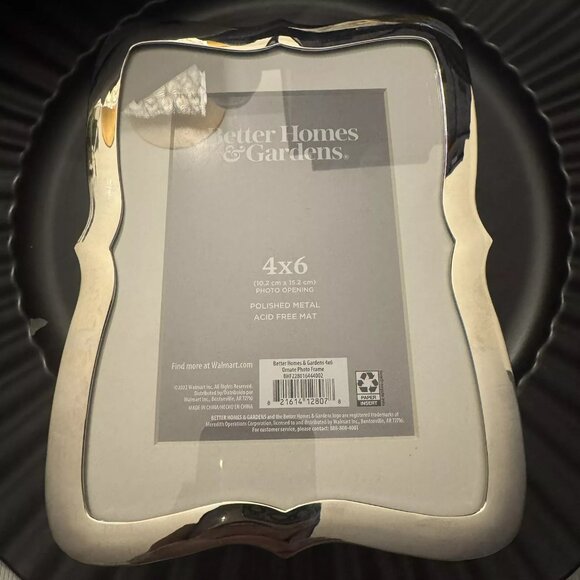 New Better Homes & Gardens 4x6 Silver Picture Frame - Picture 1 of 5